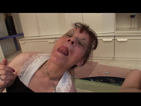 ❤️ Tá triúr ag beirt sheanmháthair agus seanathair amháin Porn bhaile uainn ga.milf300com.ru ️❤